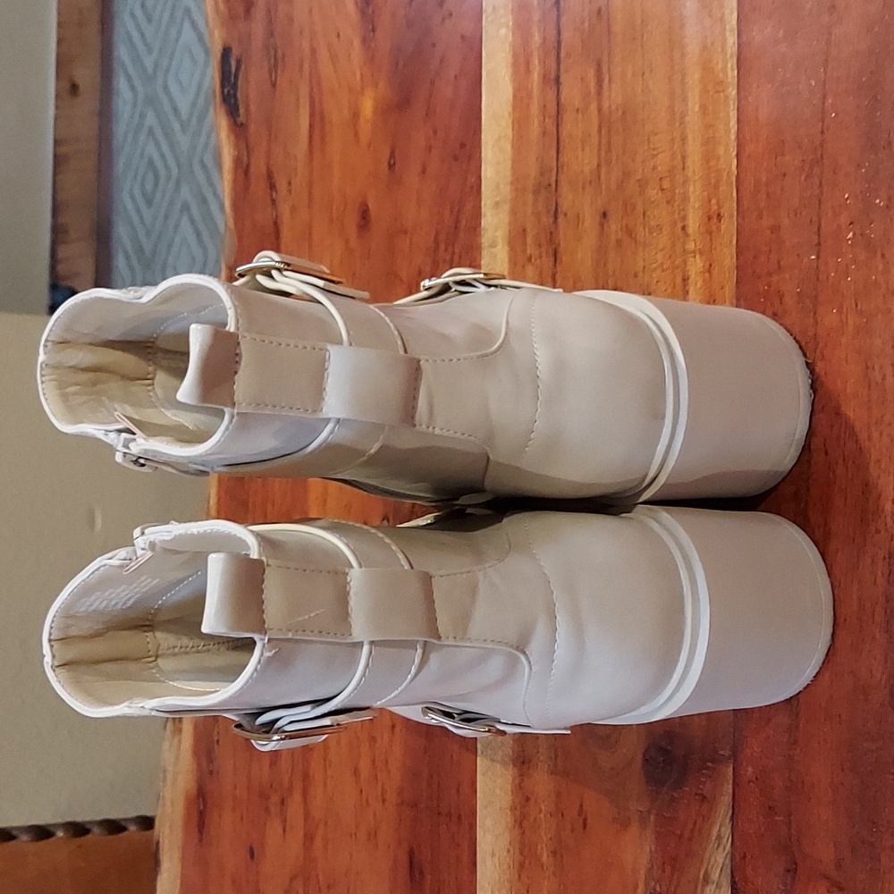 Women's Cream Ankle Boots - Picture 3 of 6